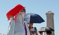 不管2023年是否为最热一年现在义乌防晒小商品已经卖疯
