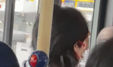 王菲现身机场！红心口罩可爱又少女坐公交认真排队超接地气
